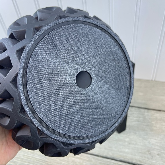 Modern Indoor Flower Pot, The Cylas Planter Pot w/ Drainage Hole - Picture 6 of 9